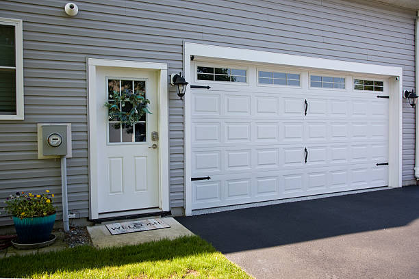 24/7 Emergency Garage Door Panel Replacement experts in Freer, TX